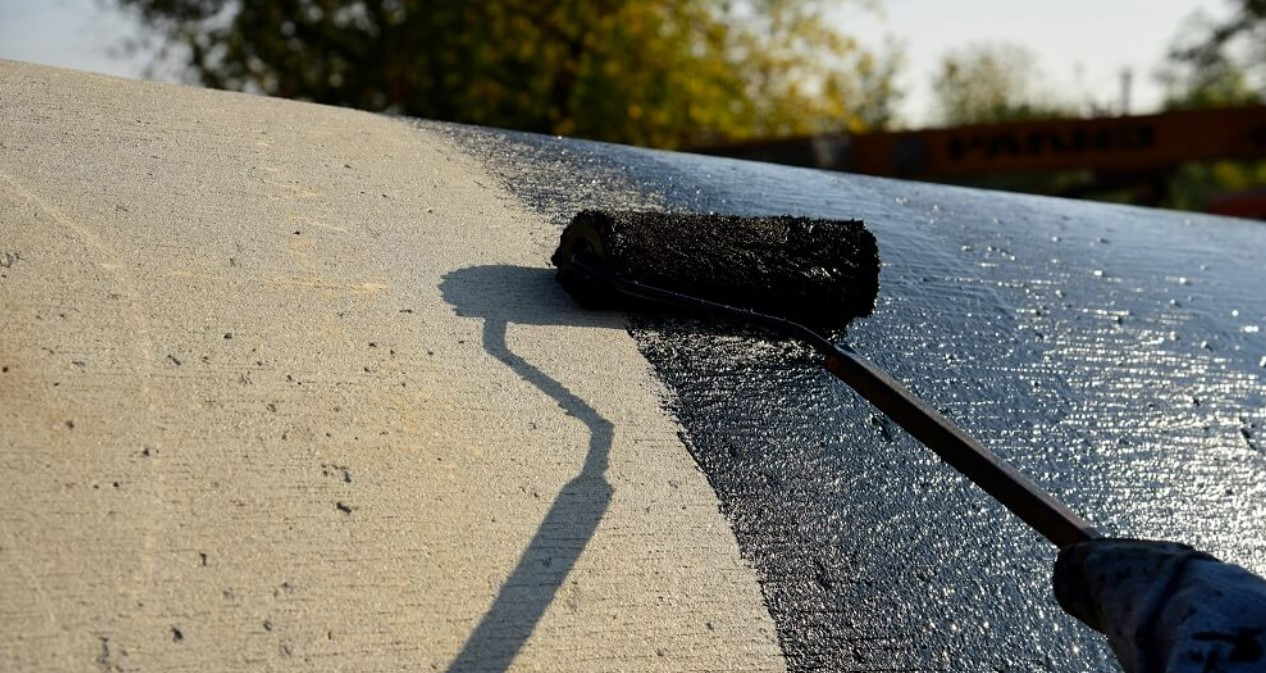 NITOPROOF 10 (20L)-Nitoproof 10 is a brown/black liquid blend of selected bitumens emulsified with water to give an easily applied protective coating.Multipurpose, serves both as a protective coating 